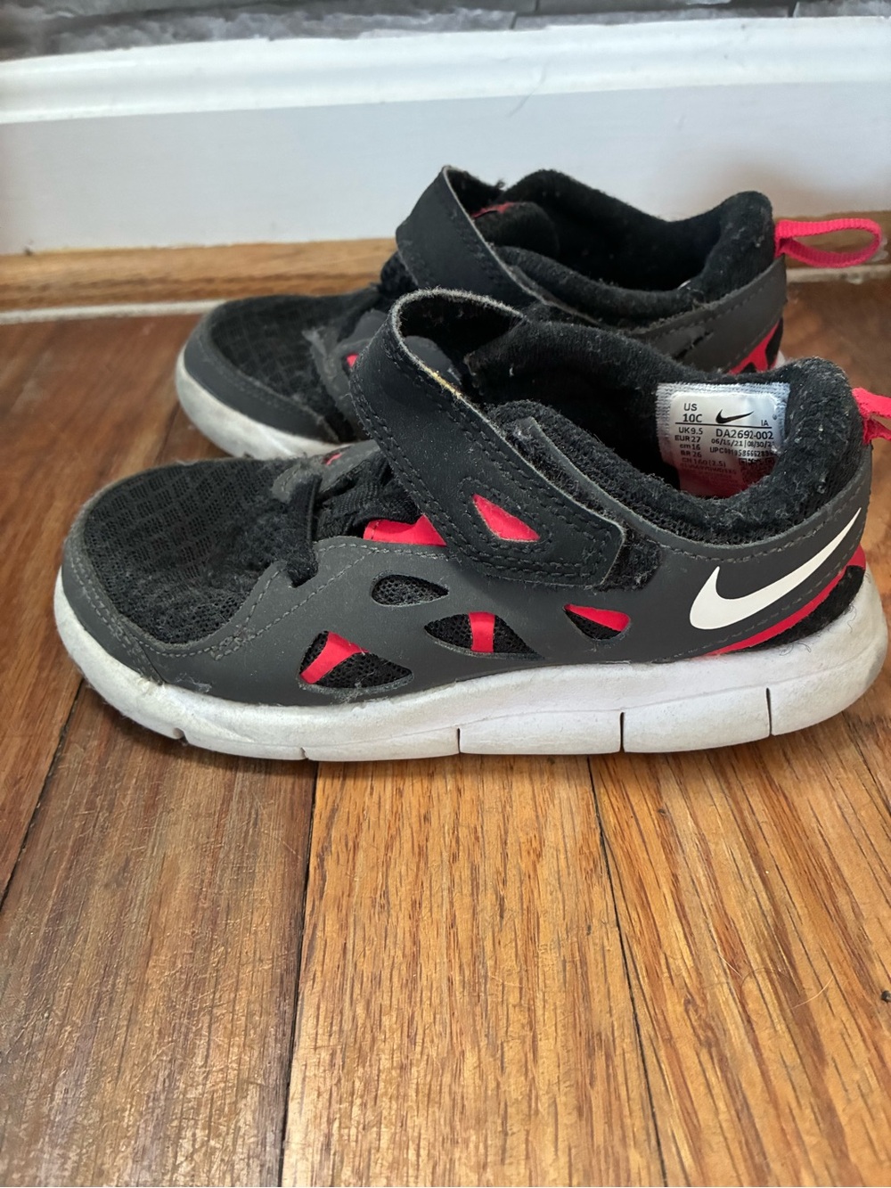 Nike Kids Black and red Velcro Athletic Sneakers
